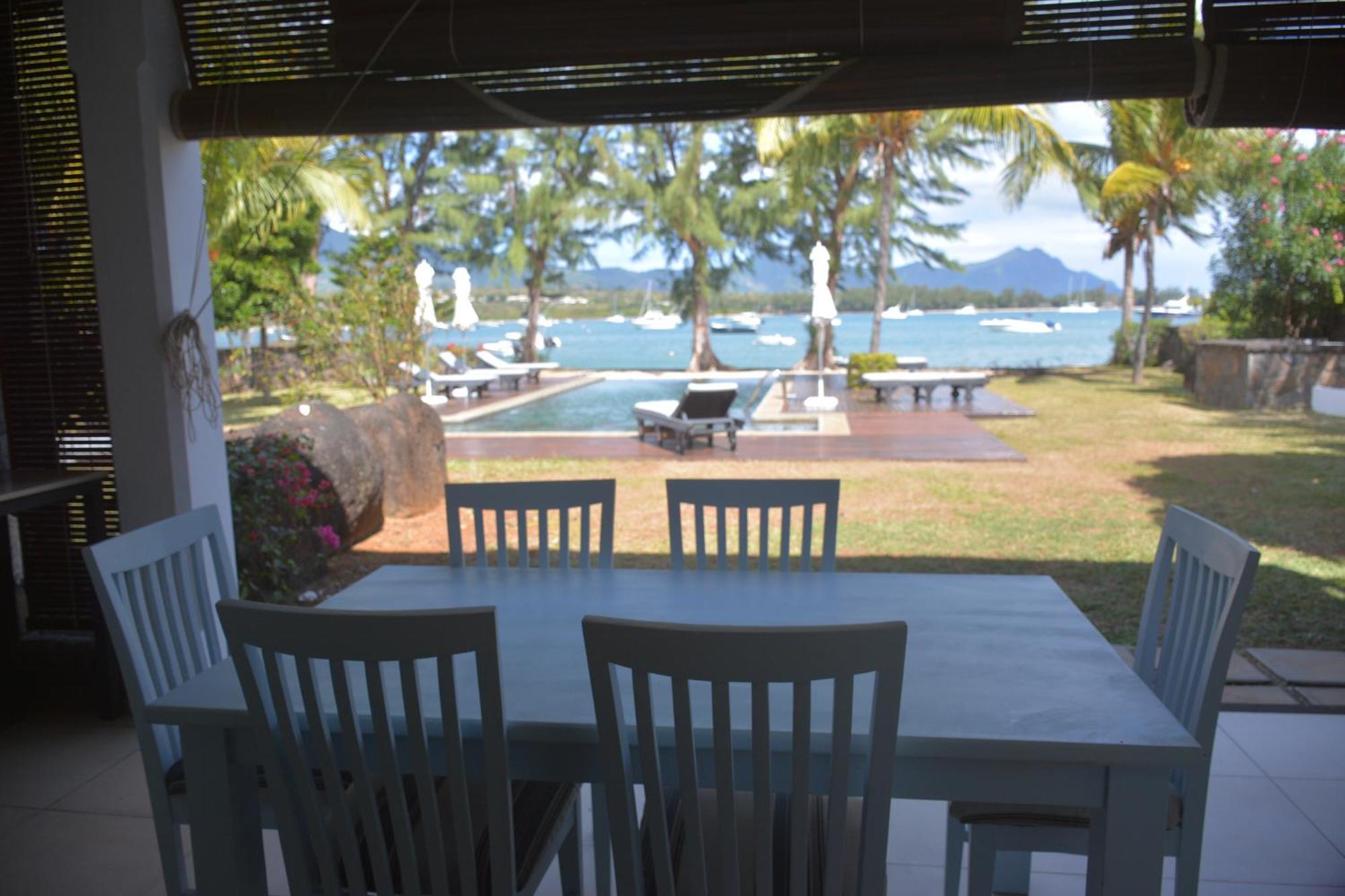 Olana Blue - Beachfront Apartment Riviere Noire Exterior photo